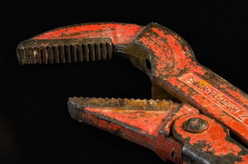 plombier-CARQUEIRANNE-min_pipe-wrench-318084